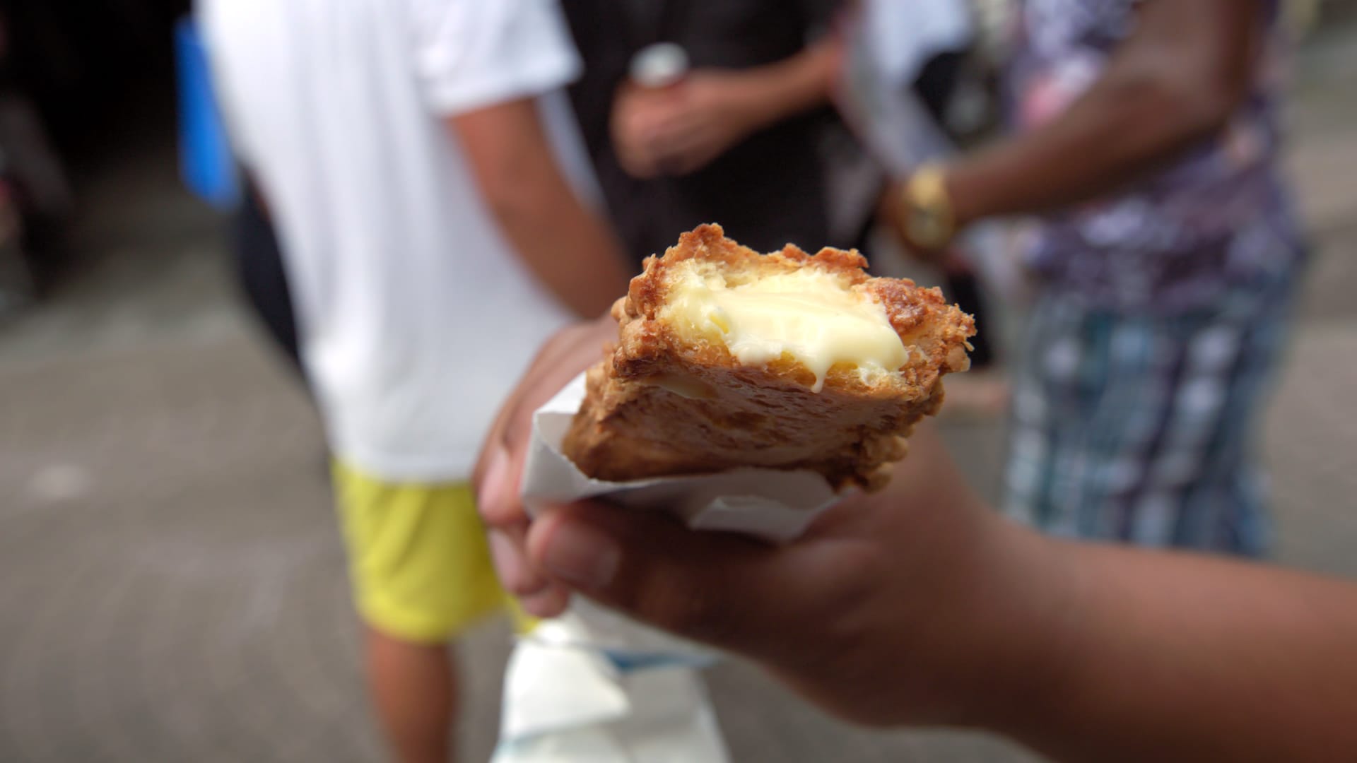 Zakuzaku Crispy Cream Puffs