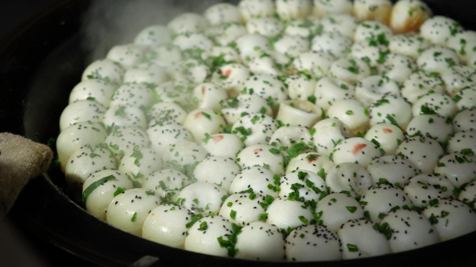 Shengjianbao cooking in Shanghai